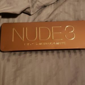 2 Nude eyeshawdow palette